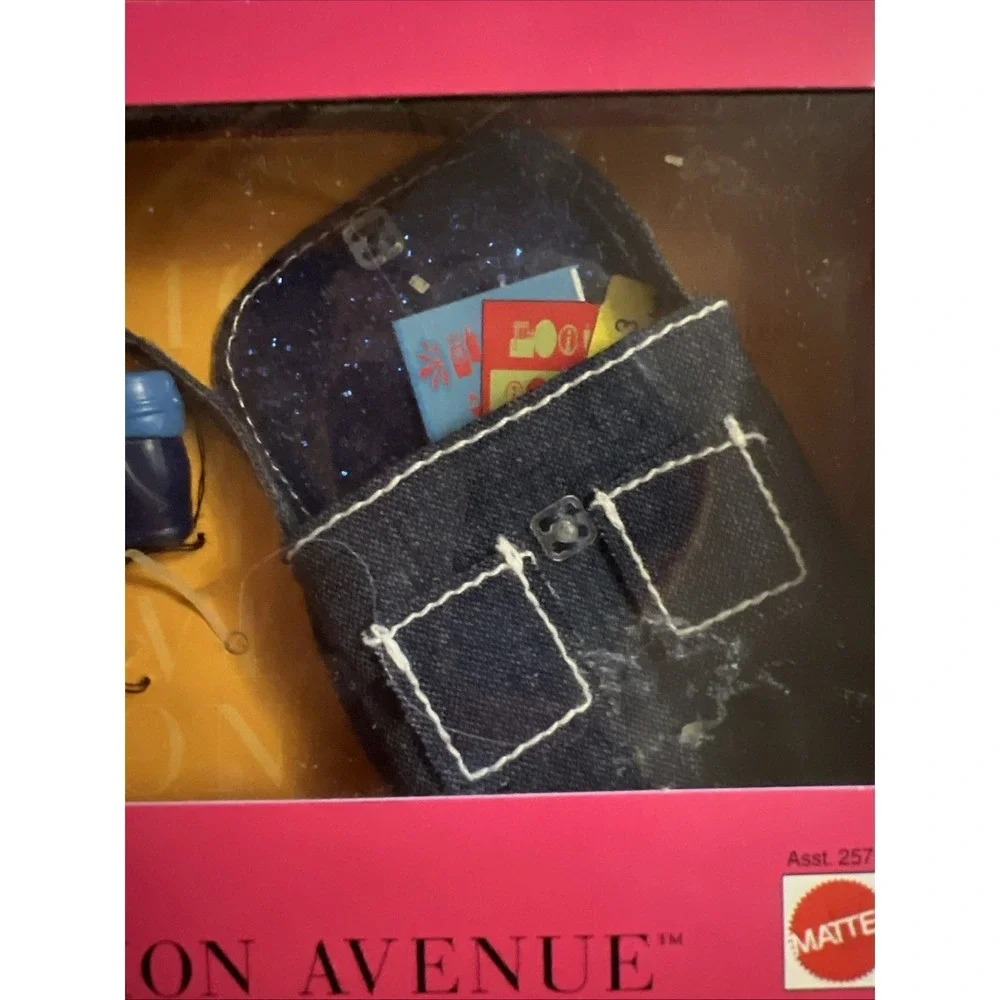 1999 Barbie Fashion Avenue School Rules Accessories